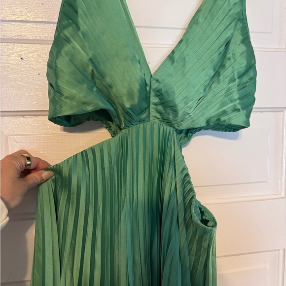 Abercrombie Giselle pleated cutout maxi dress sz L - Picture 3 of 6